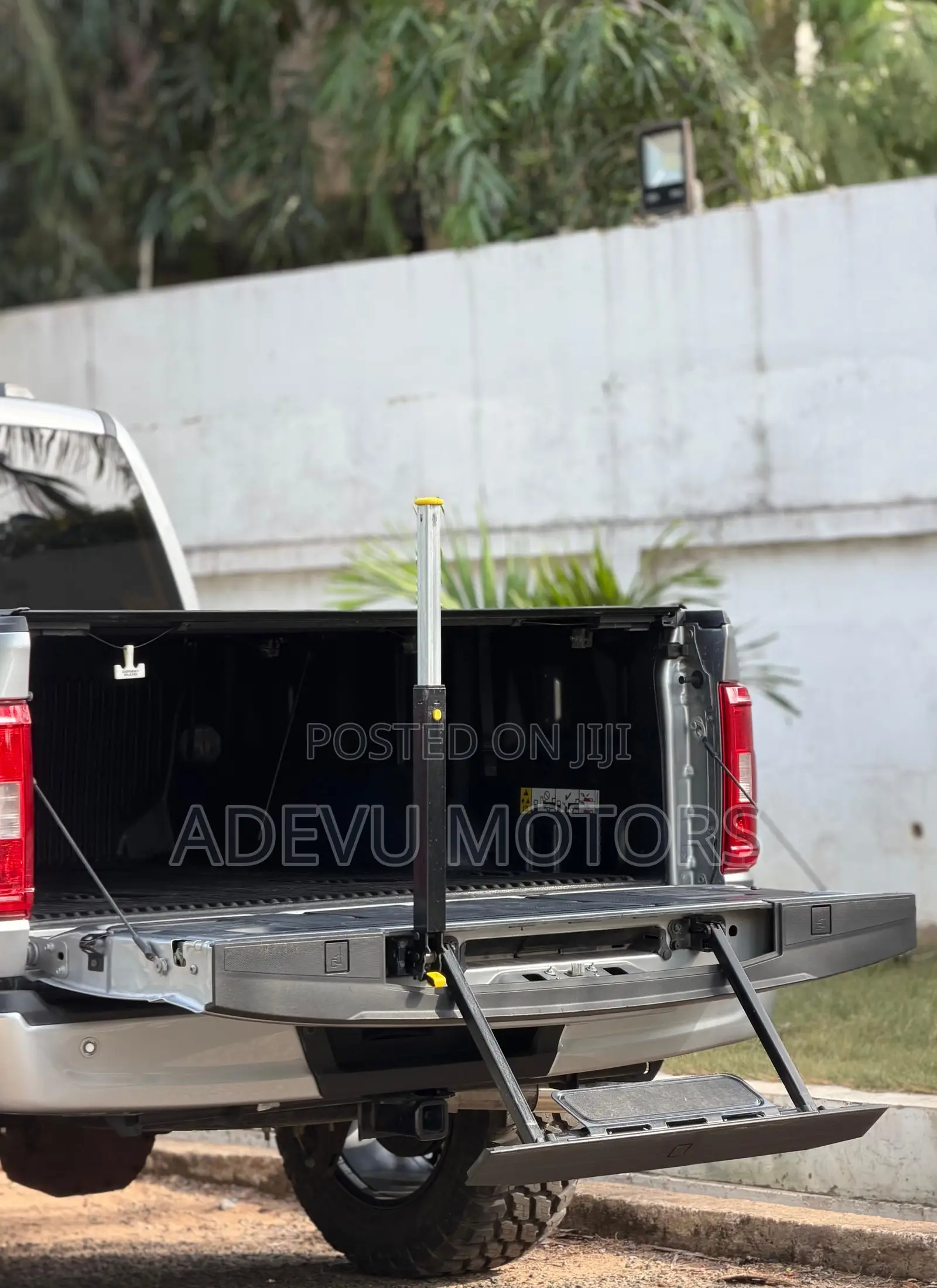 Ford F-150 XLT 2023 Silver