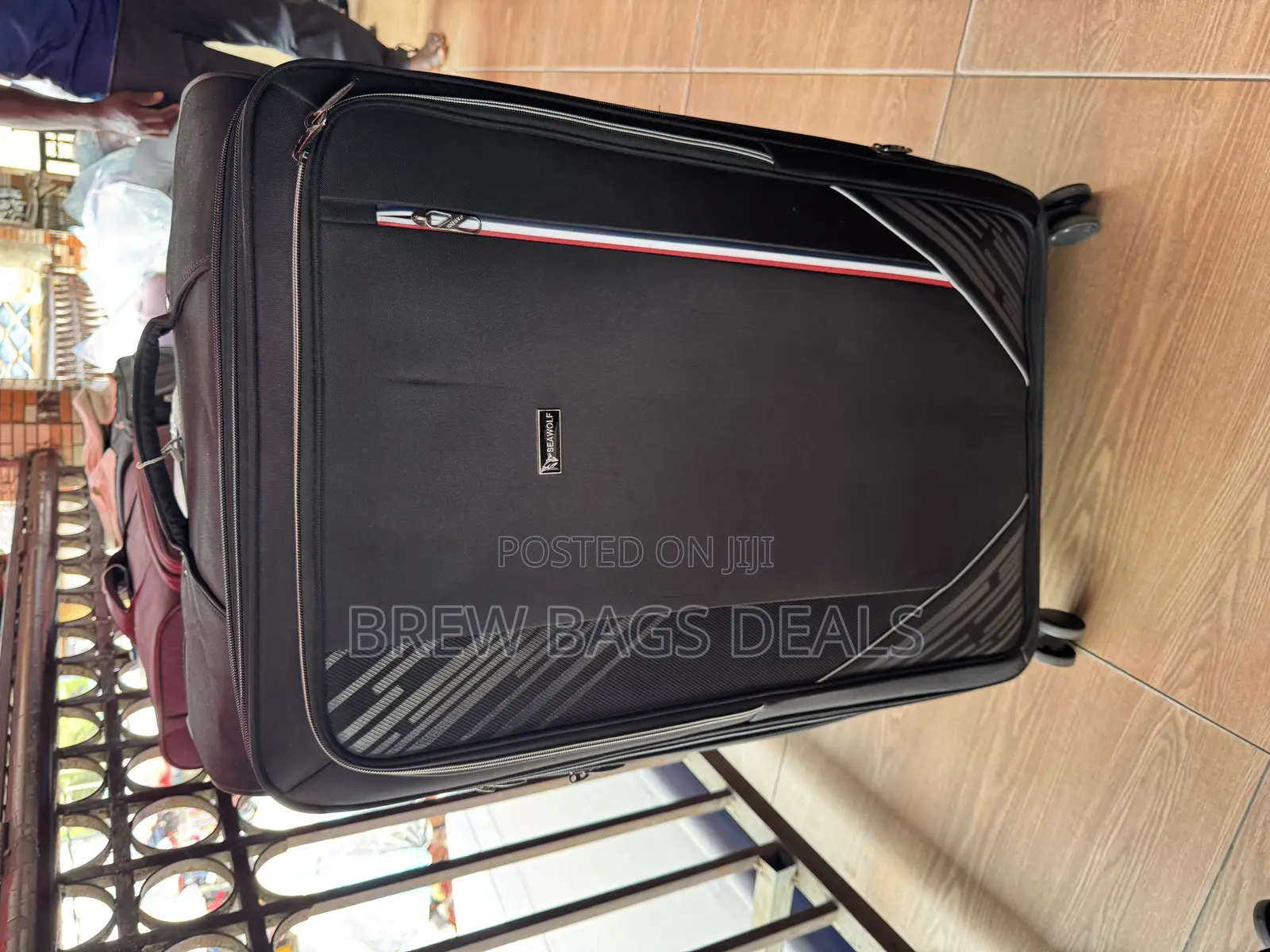 Quality Single Extra Large 32 Inches Fabric Traveling Bag.