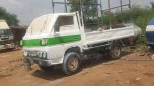 Mitsubishi Canter 1982 White