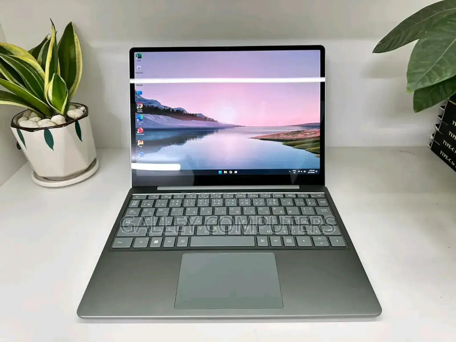 New Laptop Microsoft Surface Laptop 8GB Intel Core i5 SSD 256GB