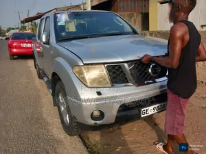 Nissan Navara 2018 Silver