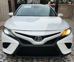 Toyota Camry SE FWD 2020 White