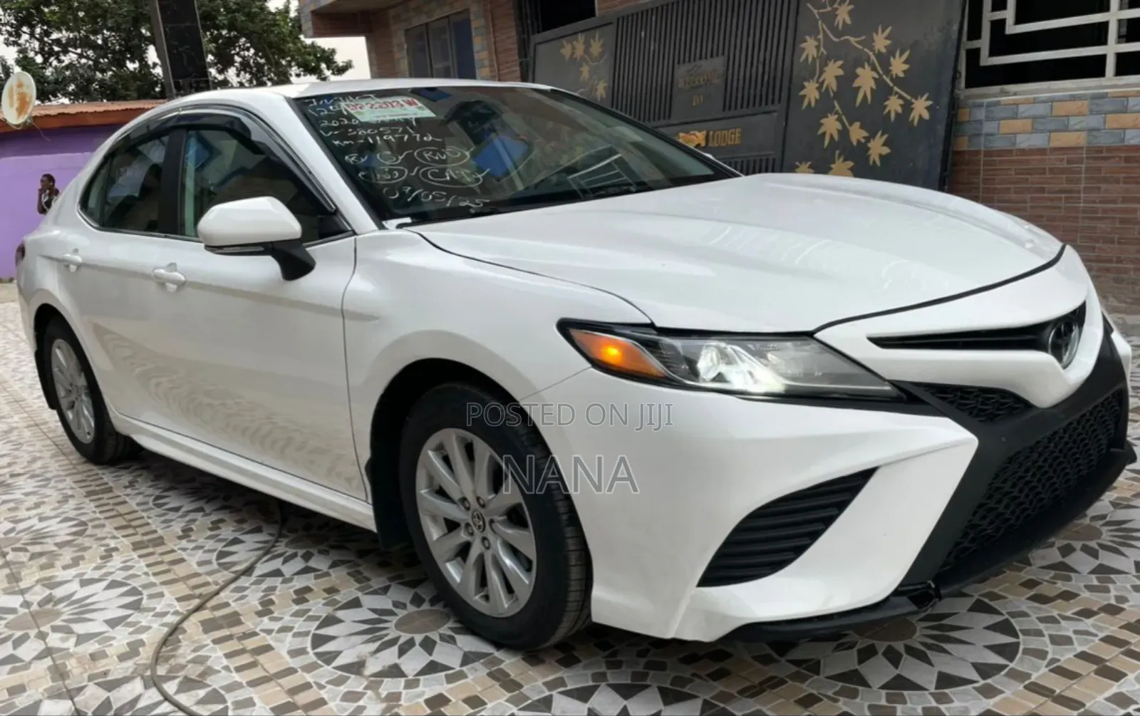 Toyota Camry SE FWD 2020 White