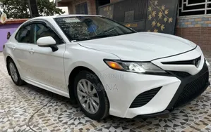 Toyota Camry SE FWD 2020 White