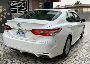 Toyota Camry SE FWD 2020 White