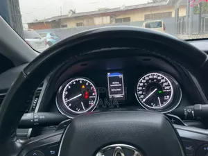 Toyota Camry SE FWD 2020 White