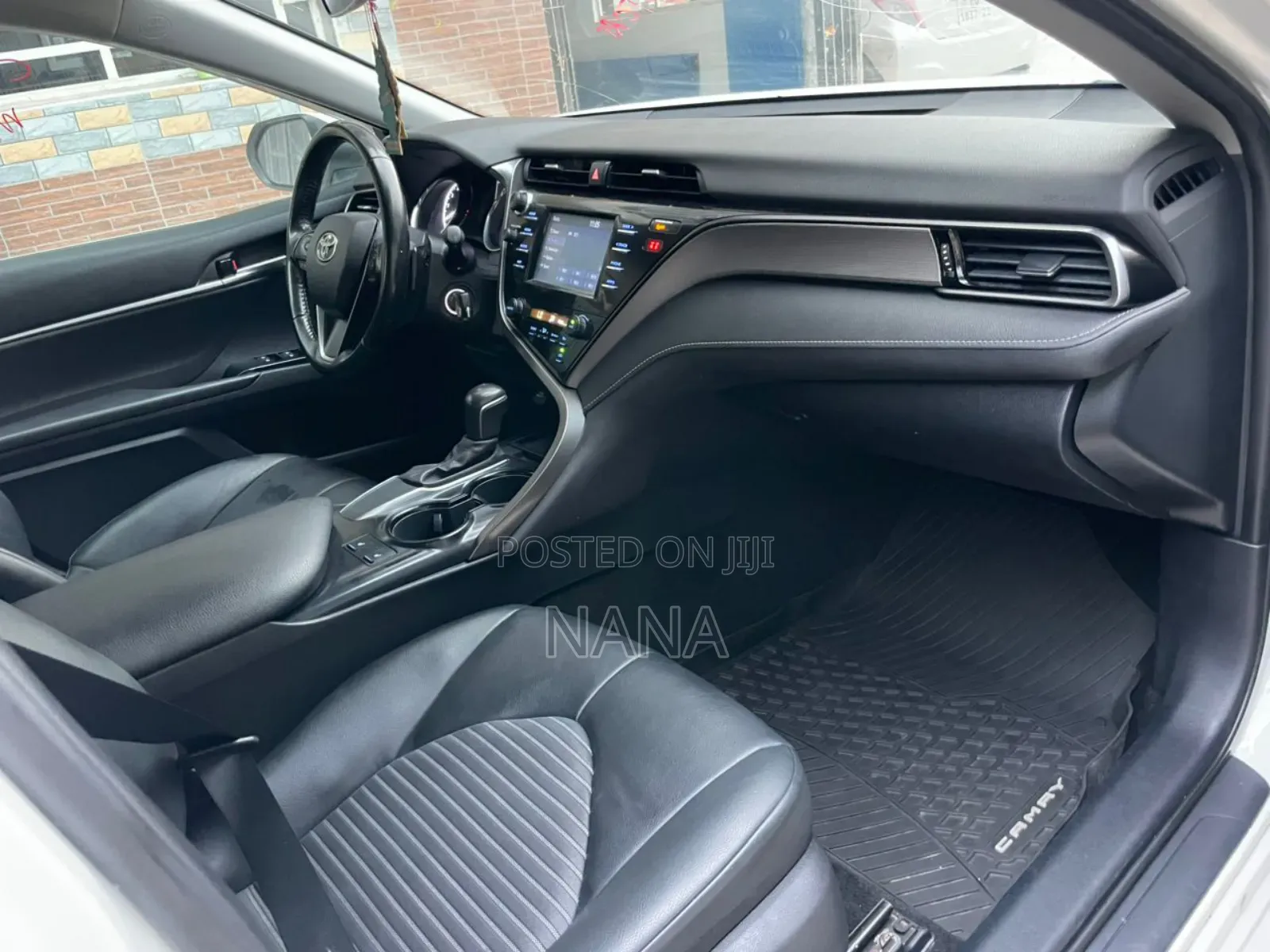 Toyota Camry SE FWD 2020 White