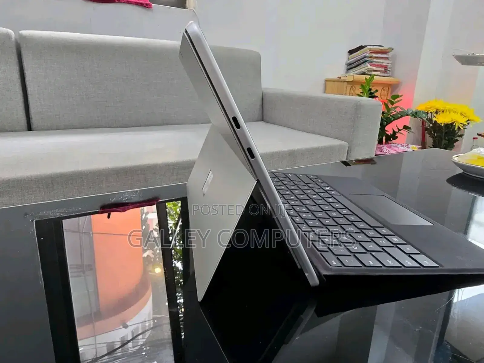 New Laptop Microsoft Surface Pro 8 8GB Intel Core i5 SSD 256GB