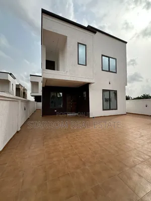 3bdrm Townhouse/Terrace in School Junction, Ashaley Botwe for sale