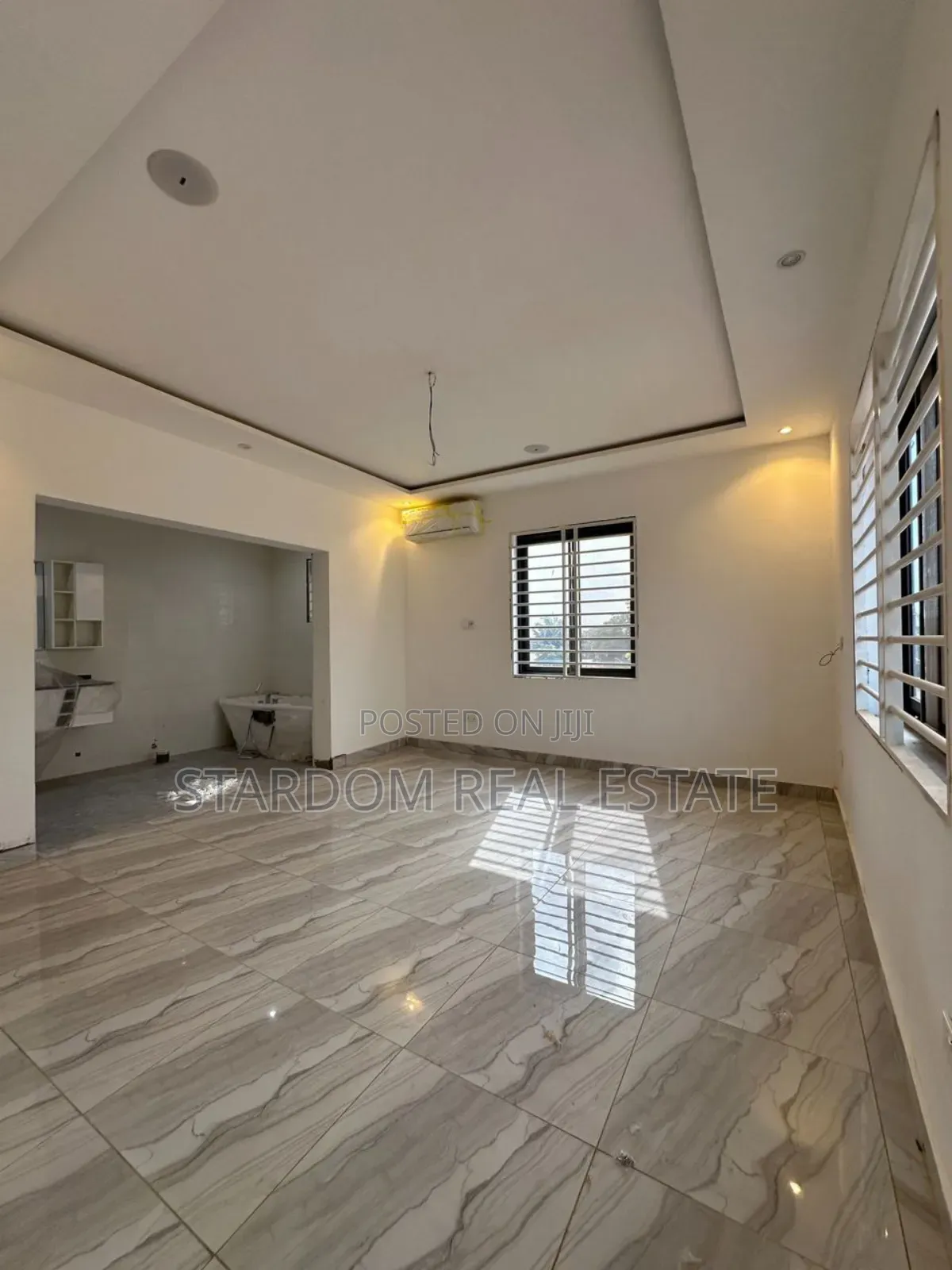 3bdrm Townhouse/Terrace in School Junction, Ashaley Botwe for sale