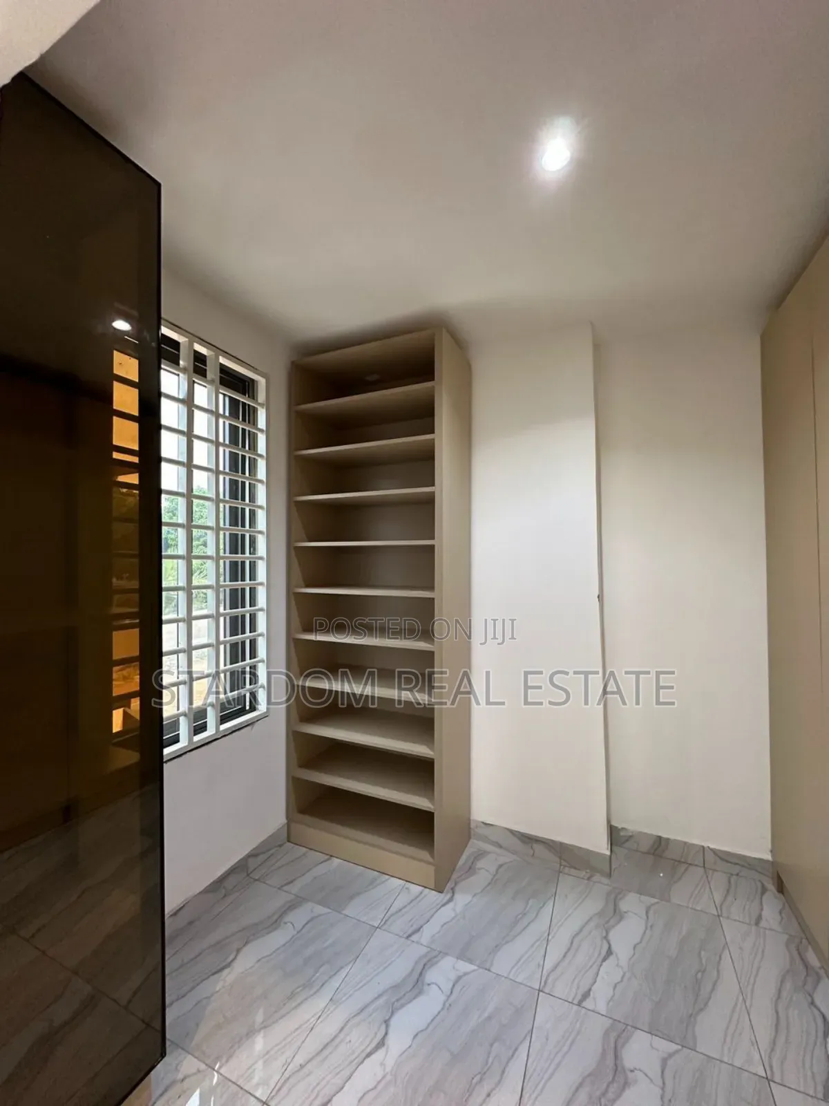 3bdrm Townhouse/Terrace in School Junction, Ashaley Botwe for sale