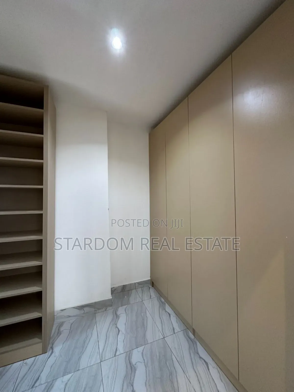 3bdrm Townhouse/Terrace in School Junction, Ashaley Botwe for sale