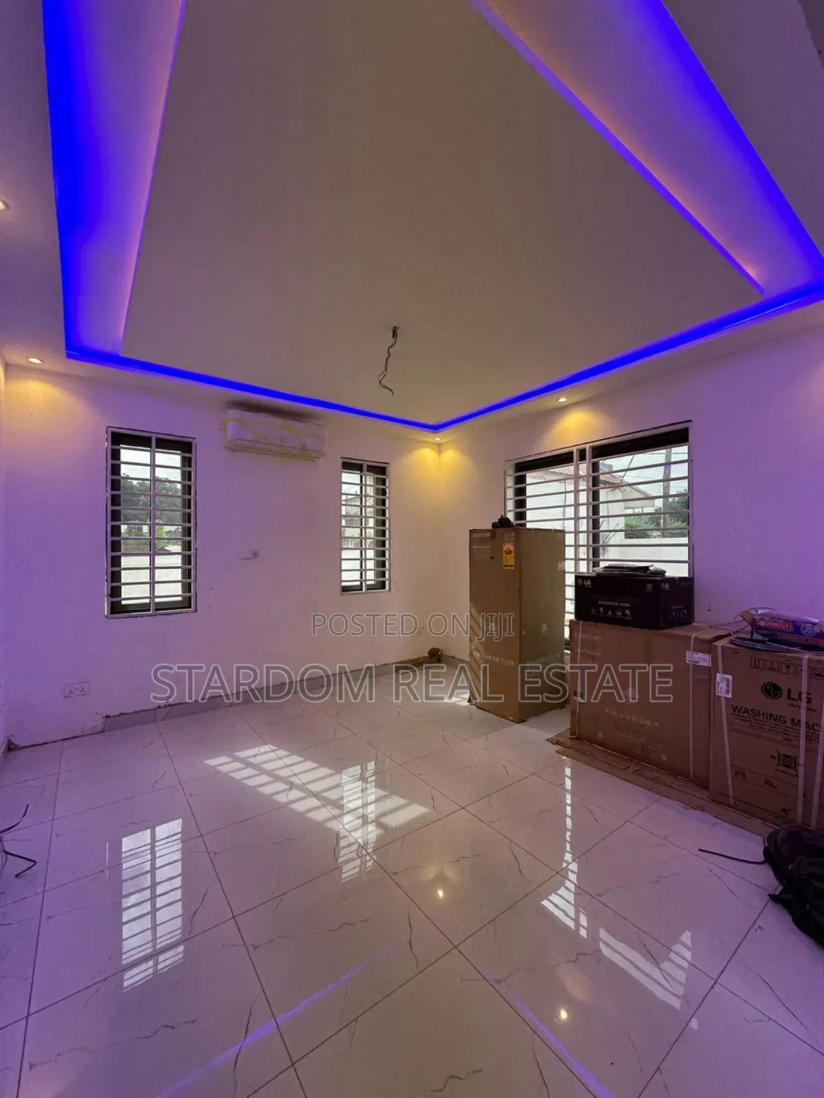 3bdrm Townhouse/Terrace in School Junction, Ashaley Botwe for sale