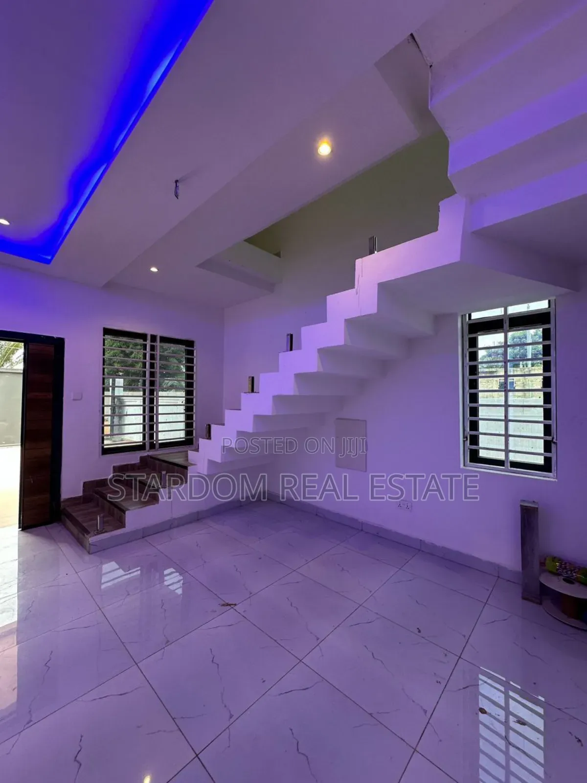3bdrm Townhouse/Terrace in School Junction, Ashaley Botwe for sale