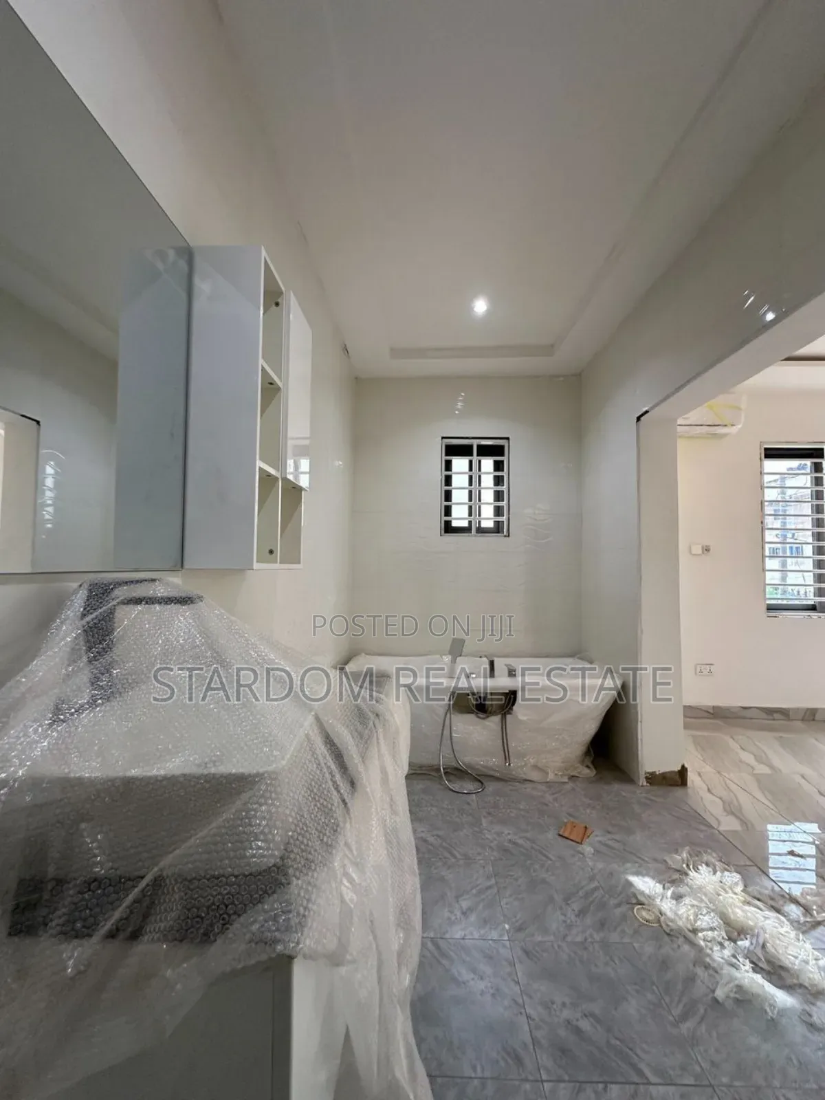 3bdrm Townhouse/Terrace in School Junction, Ashaley Botwe for sale