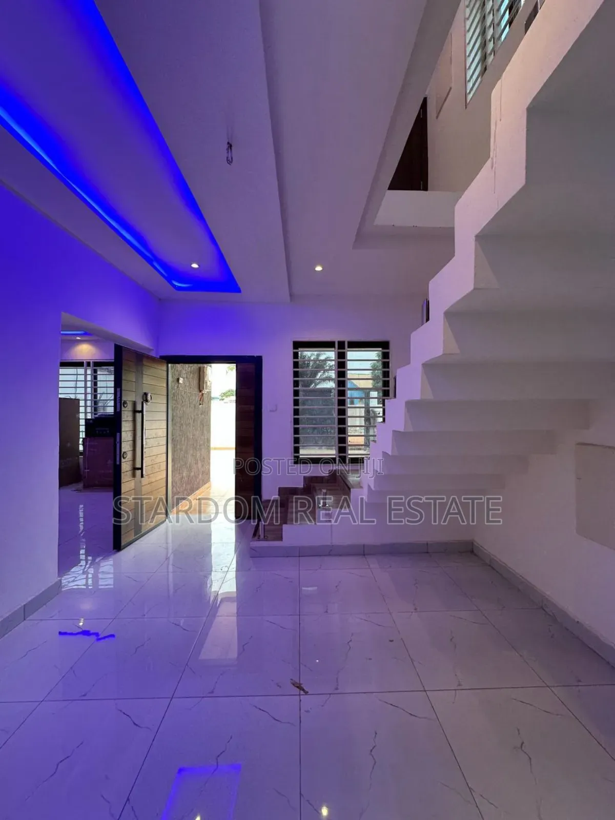 3bdrm Townhouse/Terrace in School Junction, Ashaley Botwe for sale