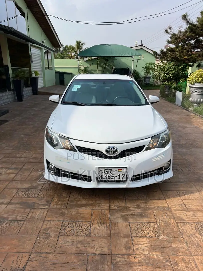Toyota Camry LE 4dr Sedan (2.5L 4cyl 6A) 2013 White
