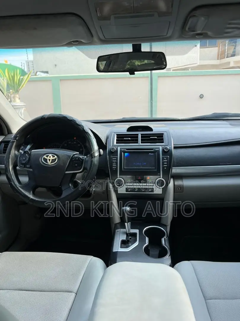 Toyota Camry LE 4dr Sedan (2.5L 4cyl 6A) 2013 White