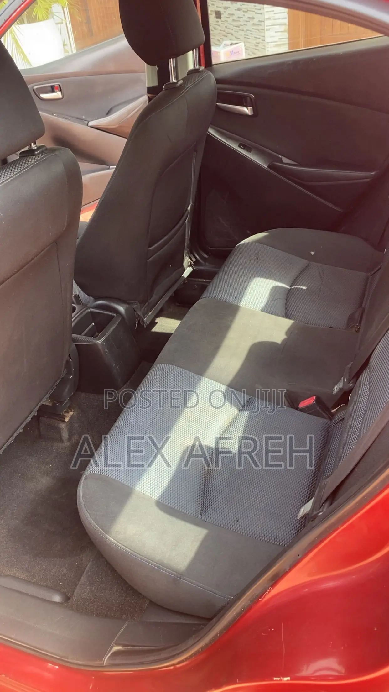 Toyota Yaris L Sedan 4dr 2019 Red