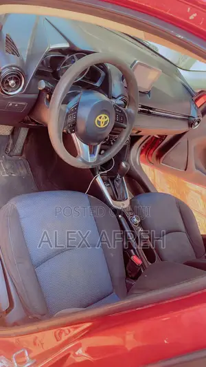 Toyota Yaris L Sedan 4dr 2019 Red