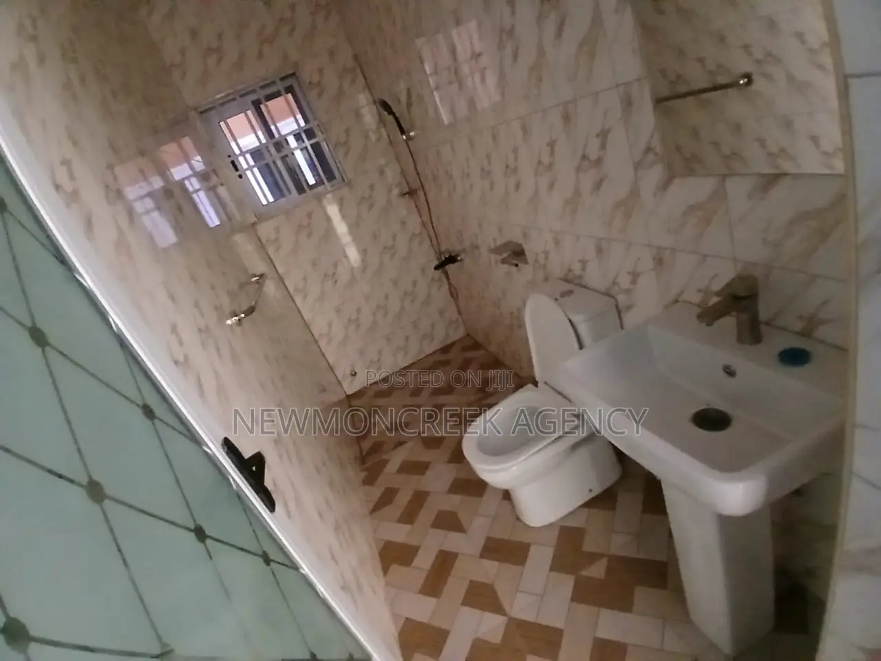 2bdrm Block of Flats in Ashiyie Fulani, Adenta for rent