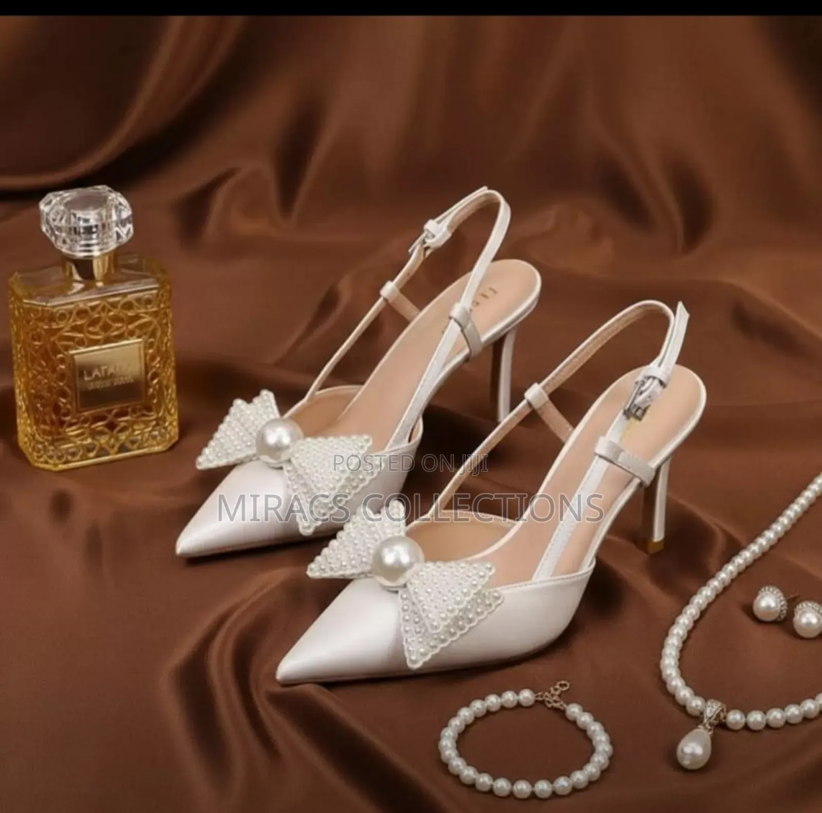 Elegant Pearl Bow Stringback
