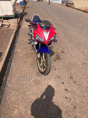 Honda CBR 2004 Red