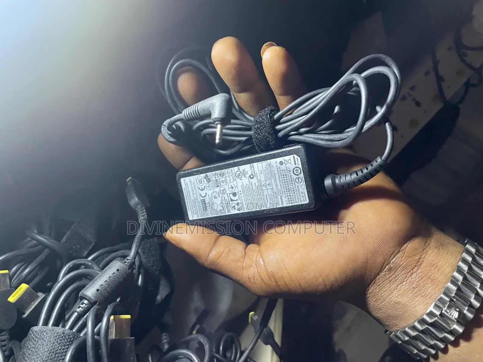 Samsung Laptop Charger/Adapter Small Pin 12v~3.33a