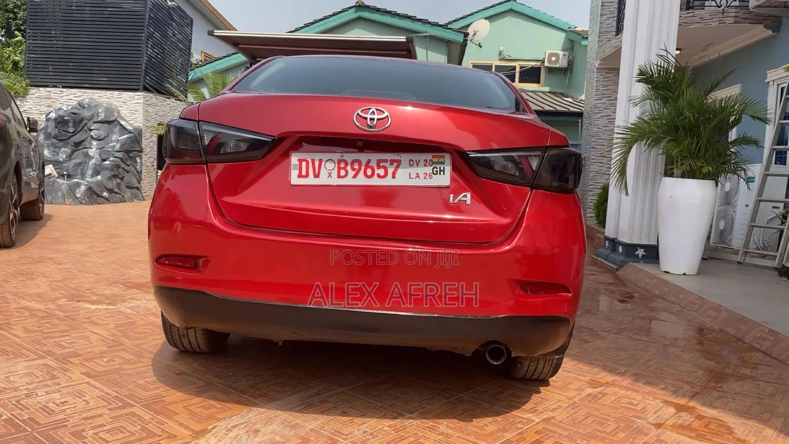 Toyota Yaris L Sedan 4dr 2019 Red
