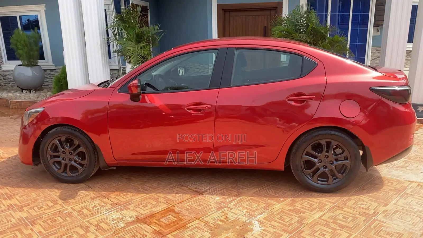 Toyota Yaris L Sedan 4dr 2019 Red