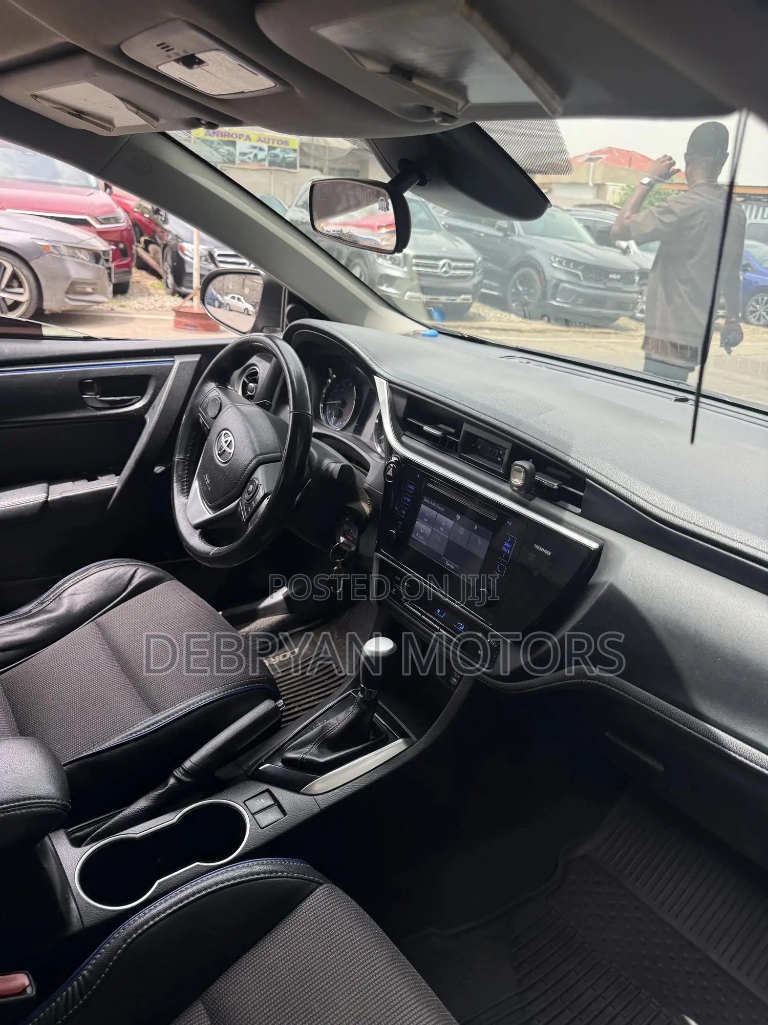 Toyota Corolla SE 4dr Sedan (1.8L 4cyl CVT) 2017 Brown