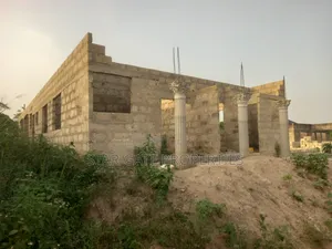 6 Bedrooms House for Sale at Abira ( Kenyasi Road)