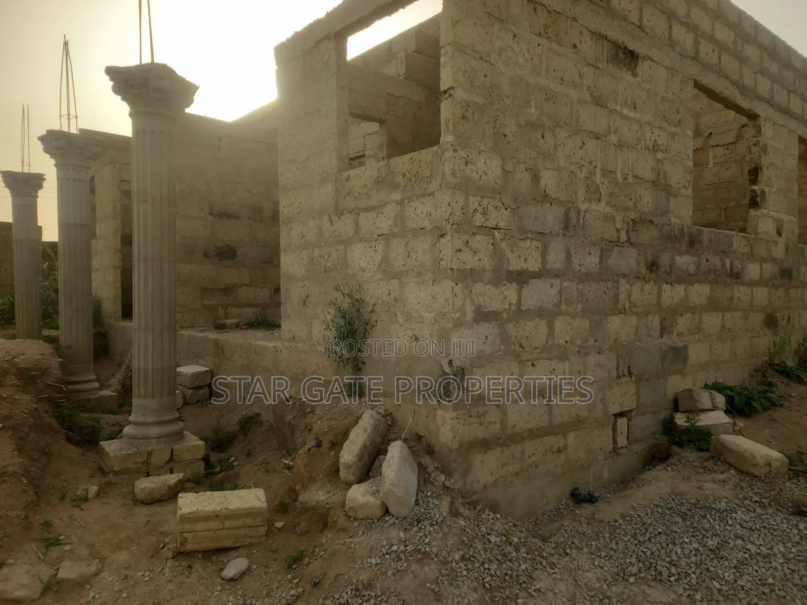 6 Bedrooms House for Sale at Abira ( Kenyasi Road)