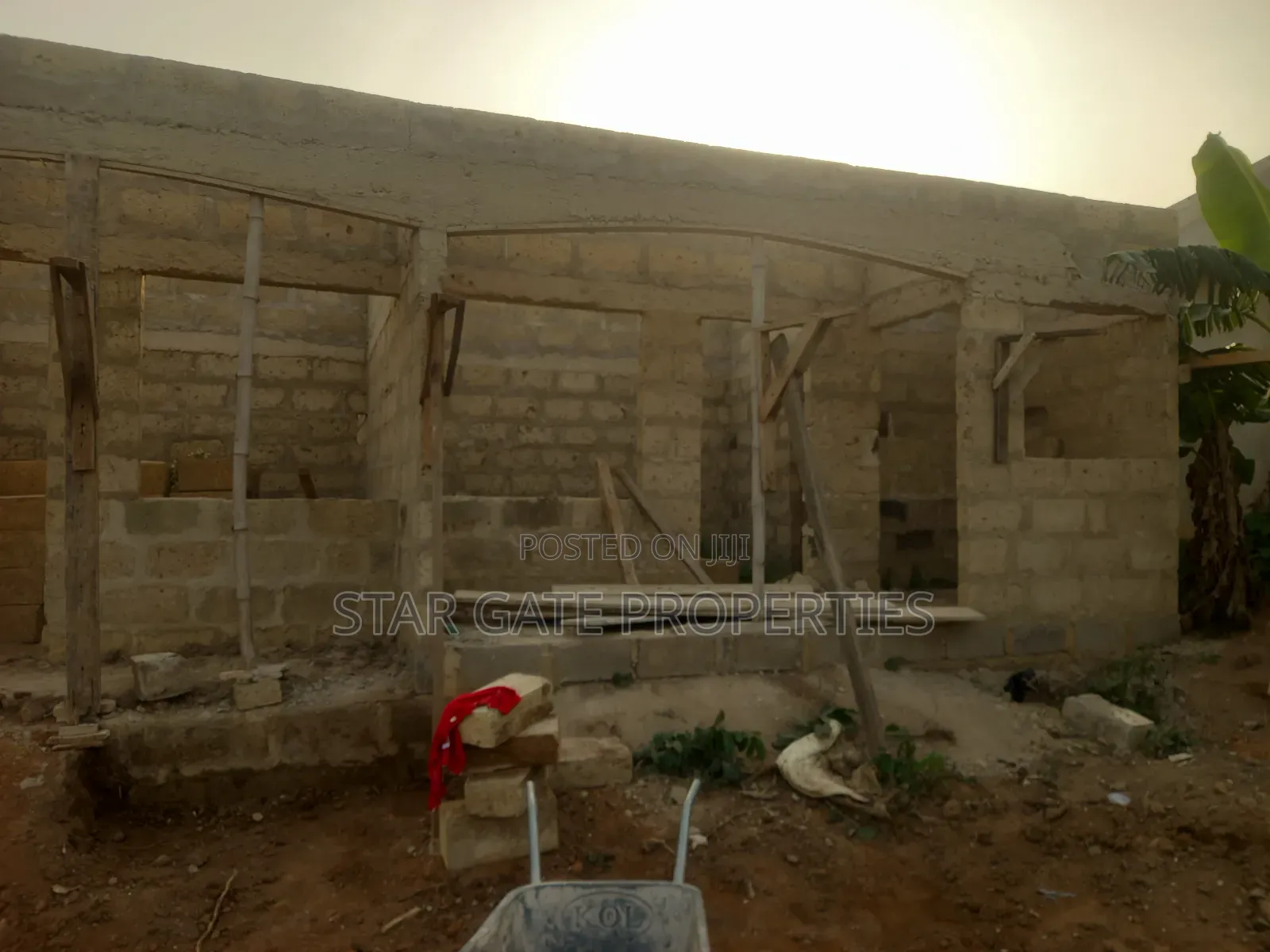 6 Bedrooms House for Sale at Abira ( Kenyasi Road)