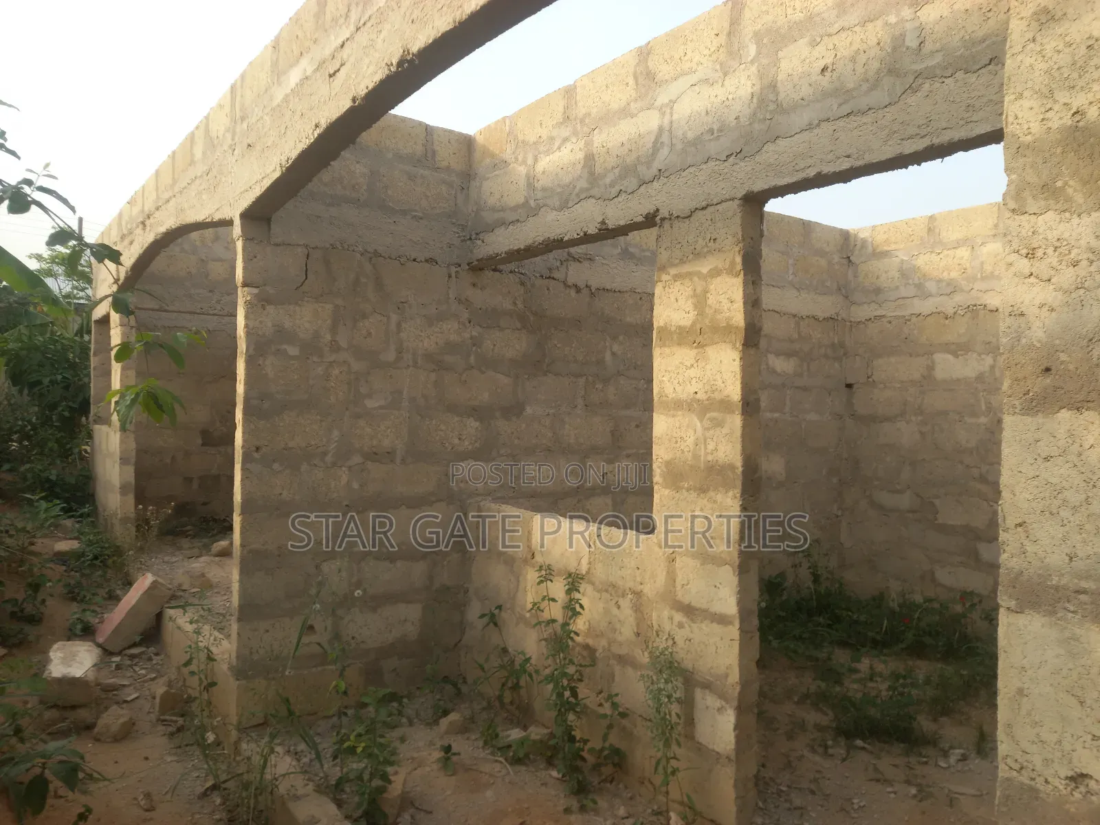 6 Bedrooms House for Sale at Abira ( Kenyasi Road)