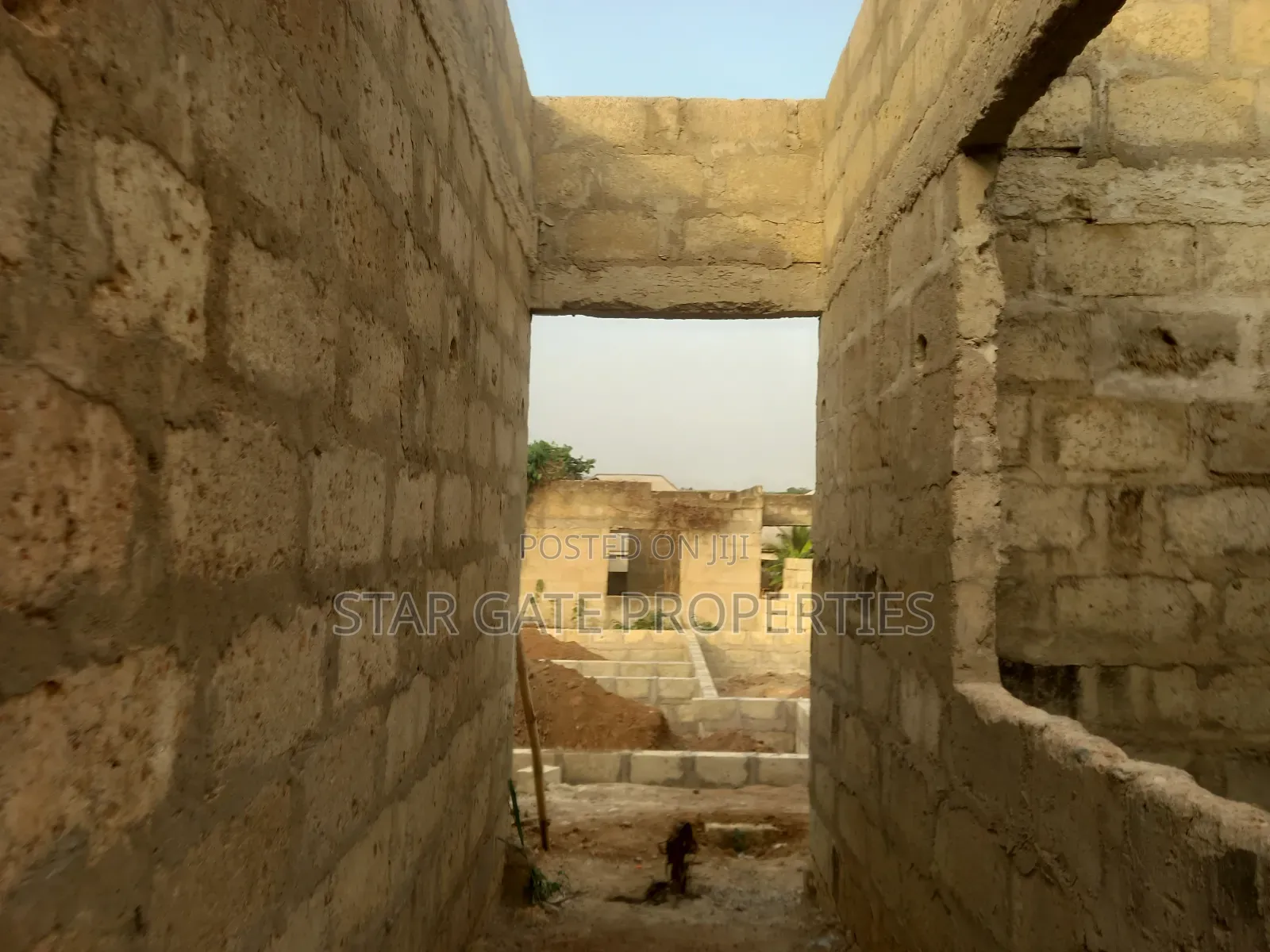 6 Bedrooms House for Sale at Abira ( Kenyasi Road)
