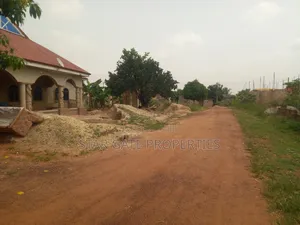 Plot for Sale at Pakyi No 2. ( Near the Main Highway)