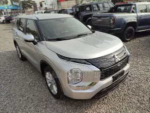 Mitsubishi Outlander SE 2022 Silver