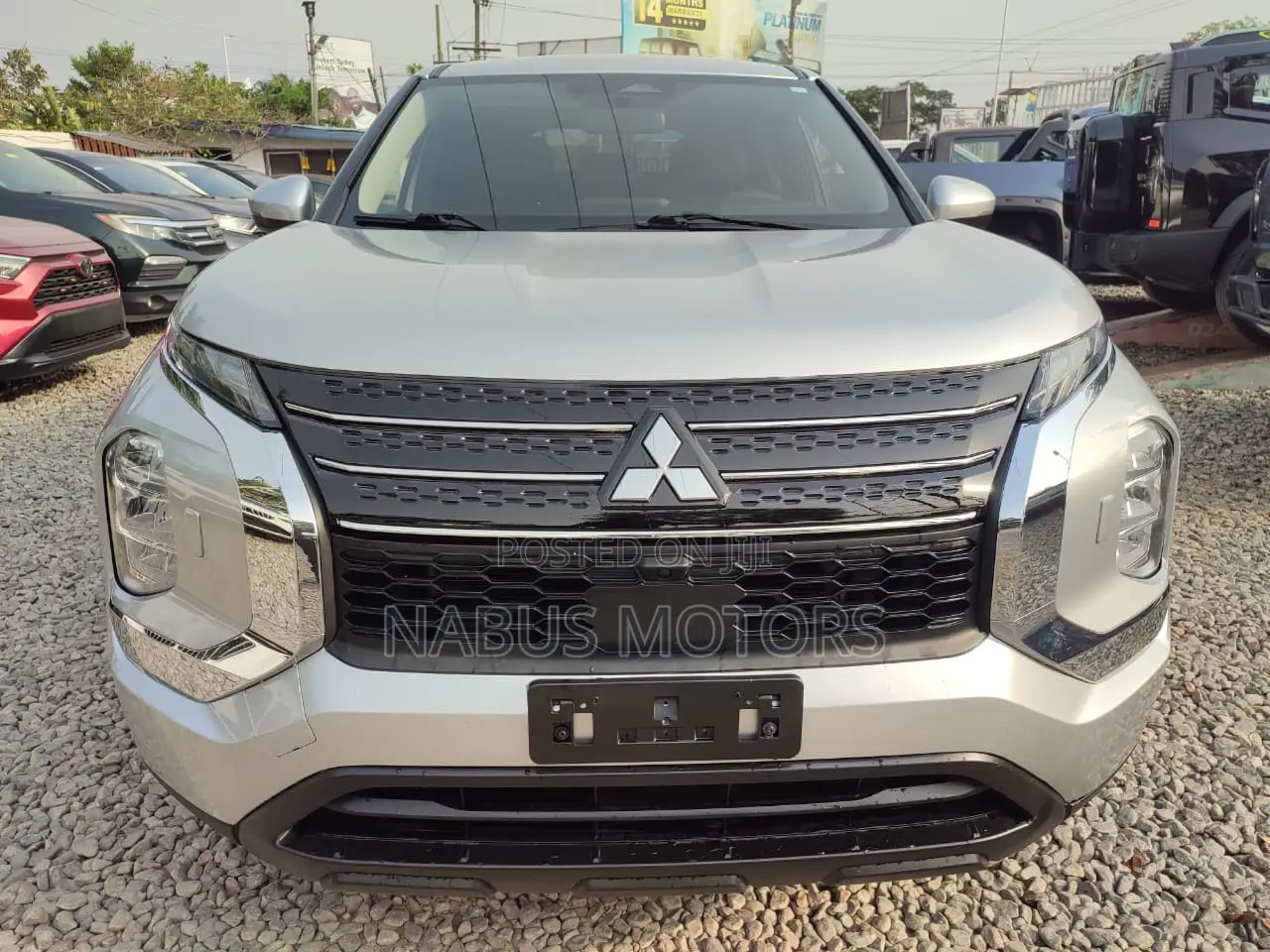 Mitsubishi Outlander SE 2022 Silver