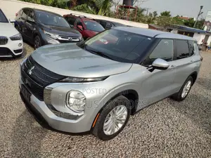 Mitsubishi Outlander SE 2022 Silver