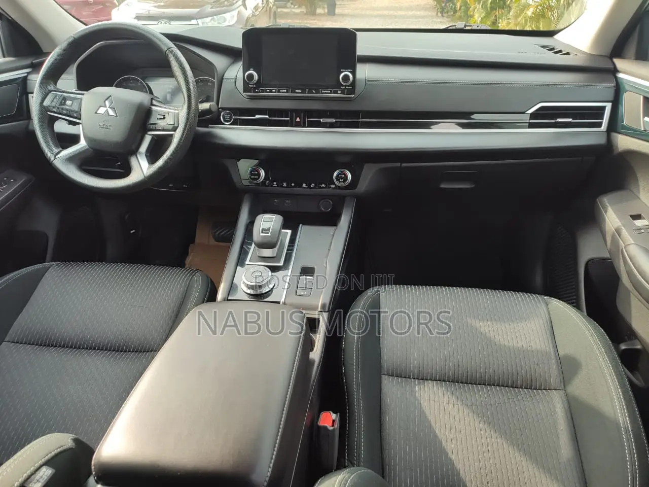 Mitsubishi Outlander SE 2022 Silver
