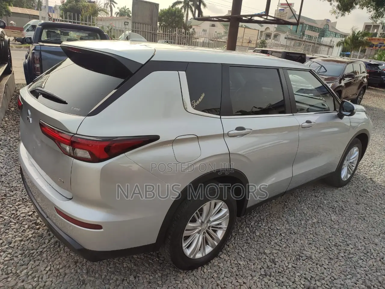 Mitsubishi Outlander SE 2022 Silver