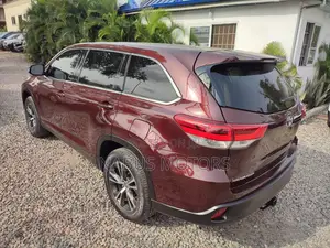 Toyota Highlander LE 2019 Brown