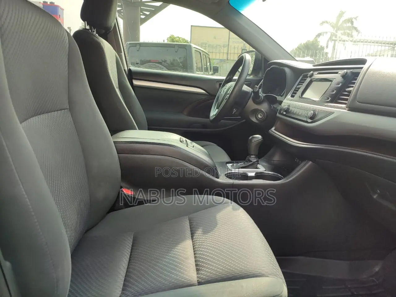 Toyota Highlander LE 2019 Brown