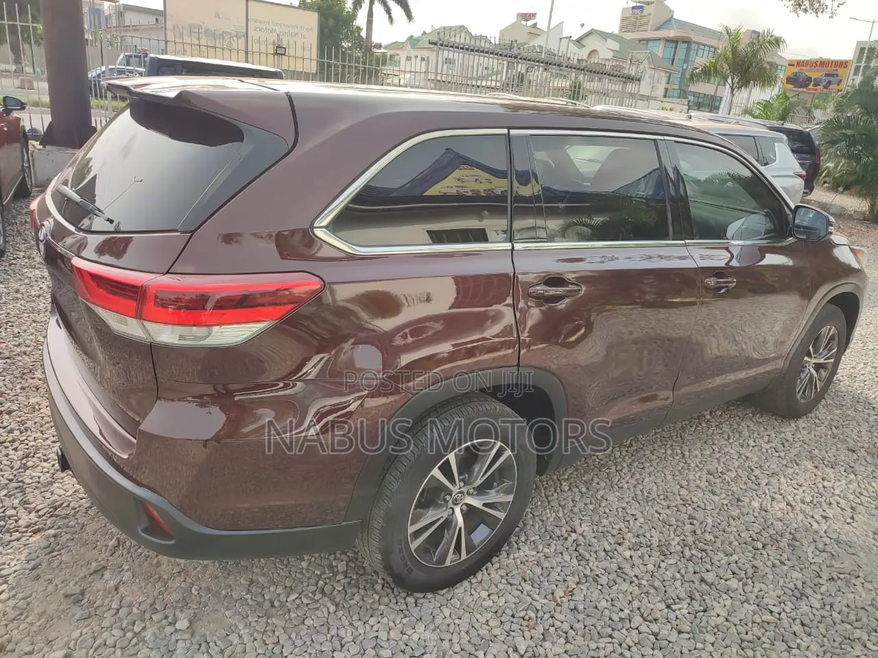 Toyota Highlander LE 2019 Brown