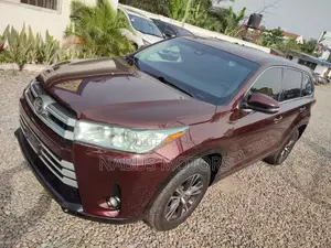 Toyota Highlander LE 2019 Brown