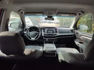 Toyota Highlander LE 2019 Brown