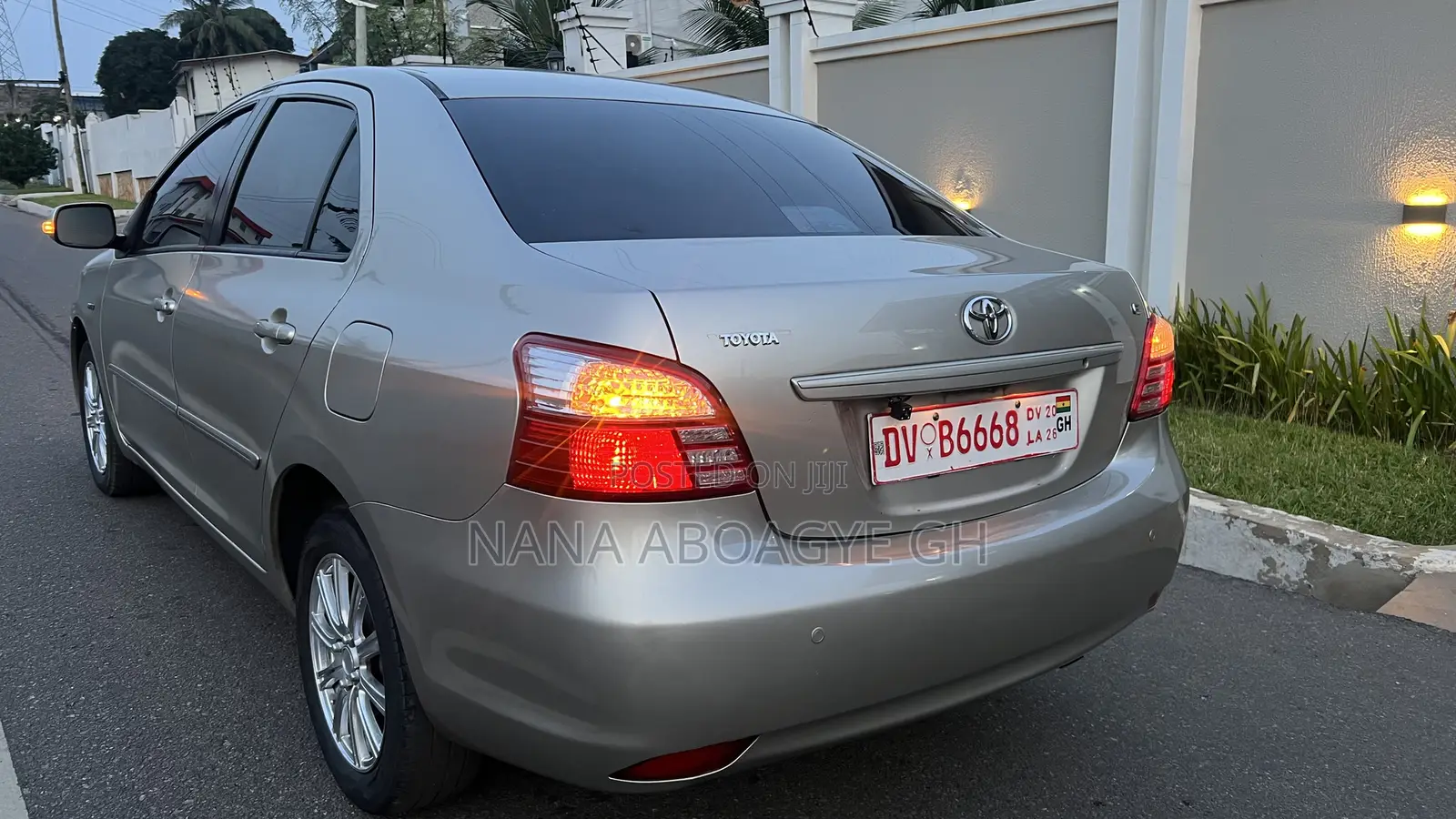 Toyota Belta 2010 Gold