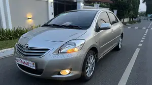 Toyota Belta 2010 Gold