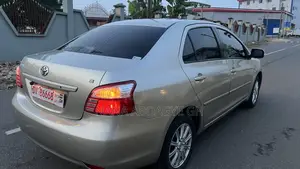 Toyota Belta 2010 Gold